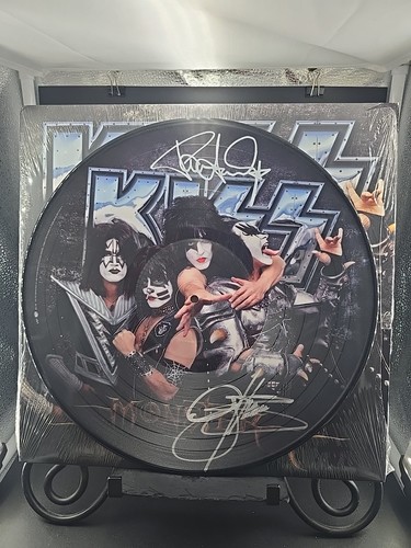 Kiss monster picture - monster,
